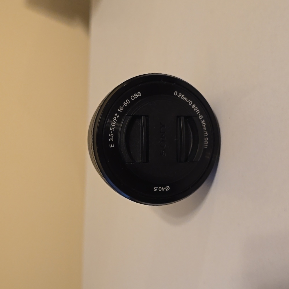 Sony 16-50mm Power Zoom Lens - Picture 2 of 7